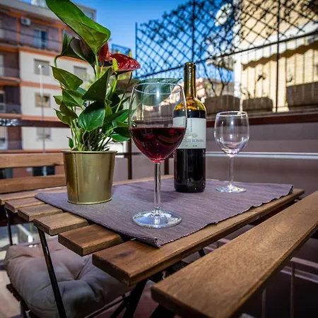 New - Elegant With Balcony In Next To Subway Lägenhet *
