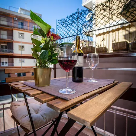 New - Elegant With Balcony In Next To Subway Lägenhet *