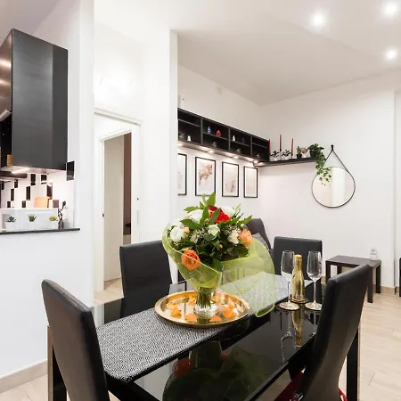 New - Elegant With Balcony In Next To Subway Lägenhet Rom