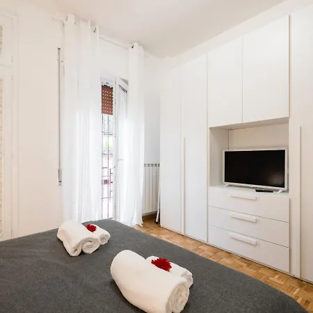 New - Elegant With Balcony In Next To Subway Lägenhet Rom