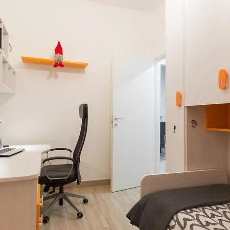 New - Elegant With Balcony In Next To Subway Lägenhet *
